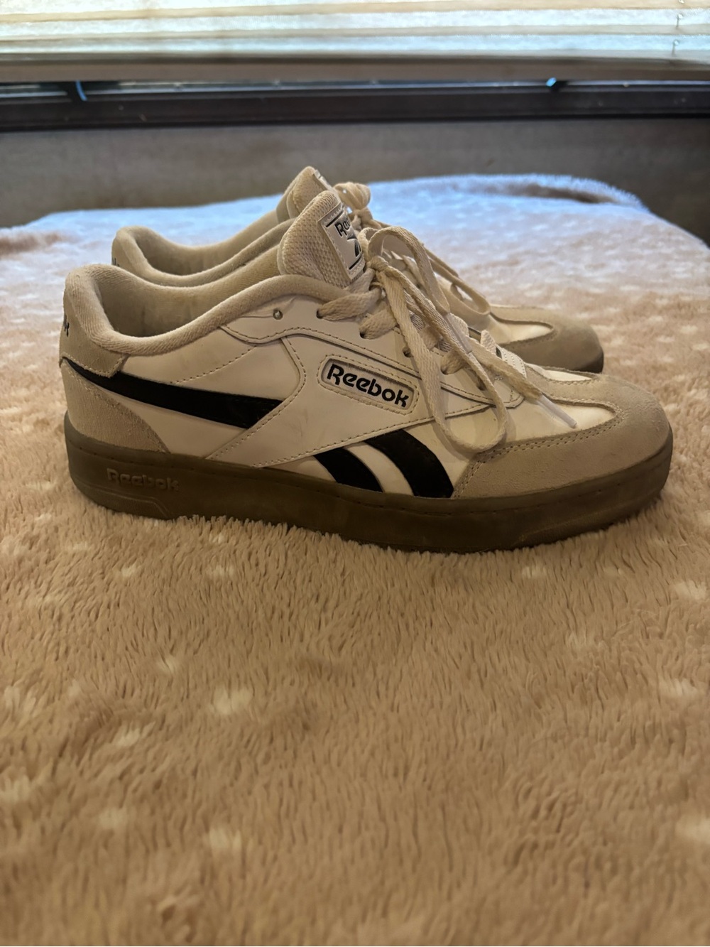 Reebok Men's White and Black Low-Top Sneakers with Gum Sole